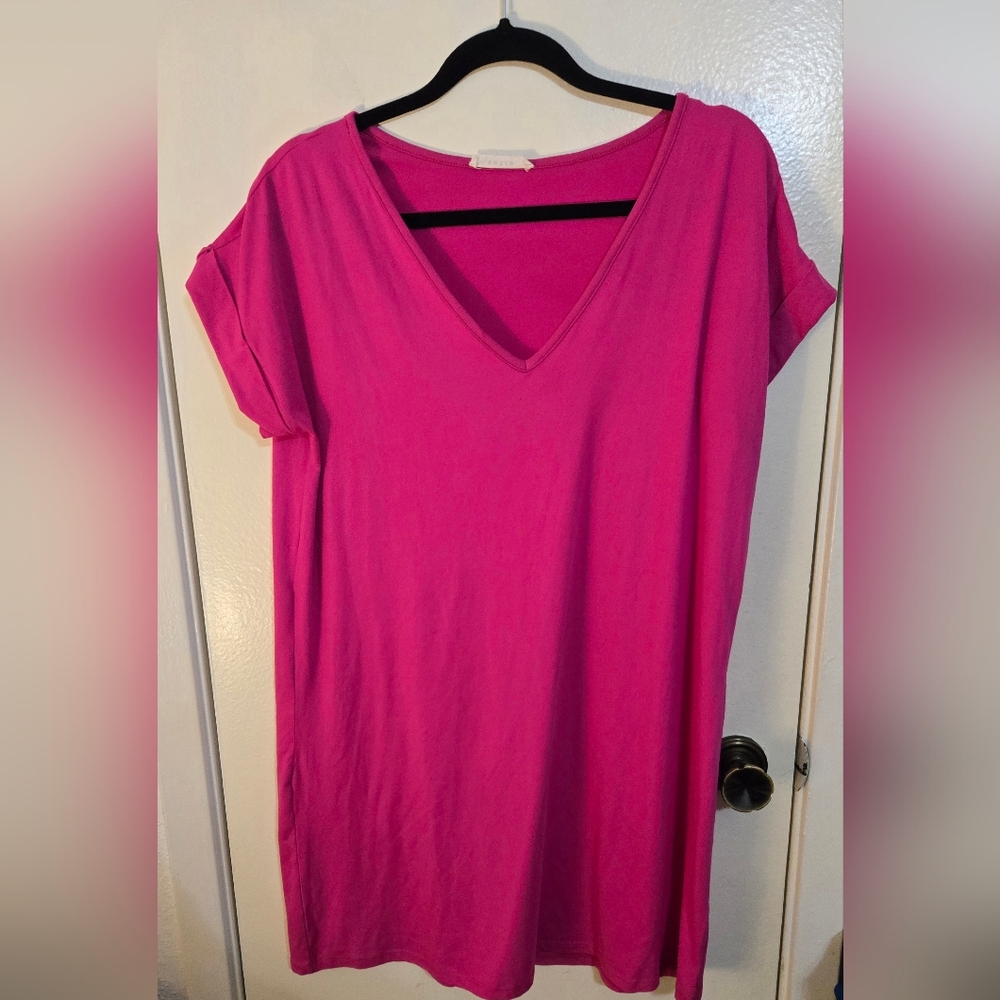 Chic Fuchsia V-Neck Women's Tee